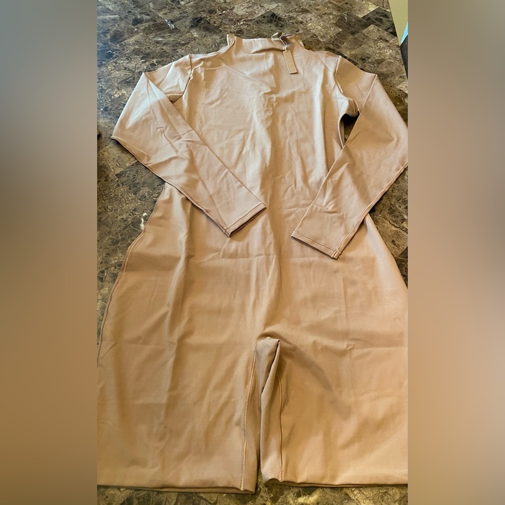 SKIMS ALL IN ONE MOCK NECK ONESIE MID THIGH FIRM - Picture 4 of 6